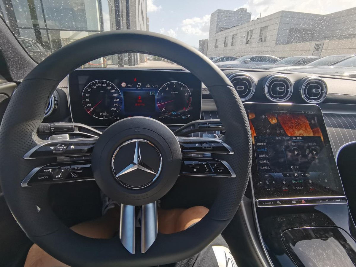 长轴距奔驰c级2024款多长,奔驰c级w124