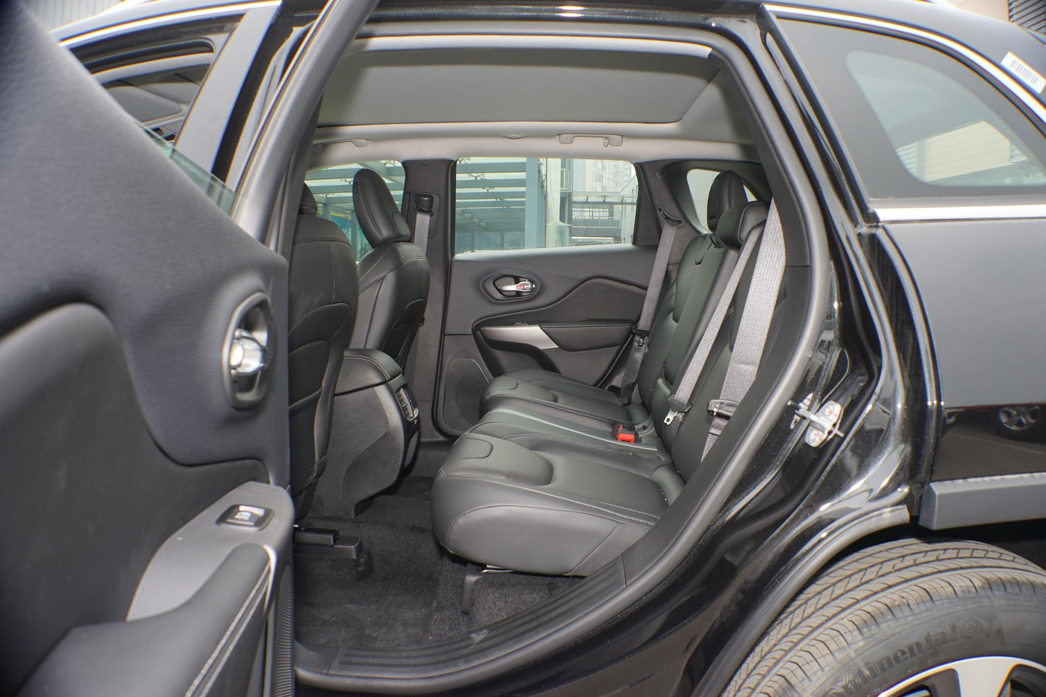 全新自由光值得买吗,外观时尚运动空间表现不错