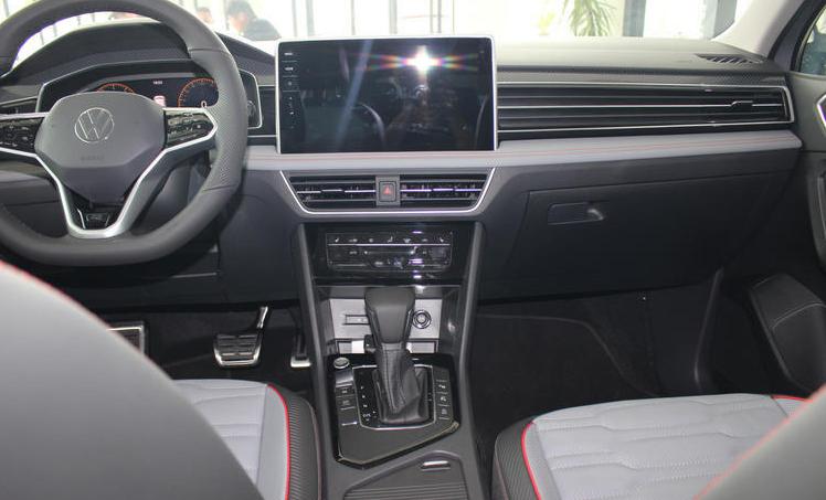 动力弱内饰丑,为啥荣放销量还是这么好?探店实测给你答案!