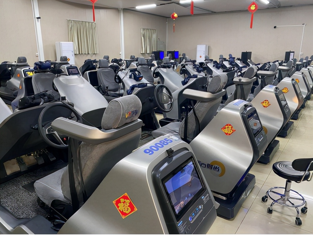 智能学车和教练教车哪个比较好,学车必须要有老司机