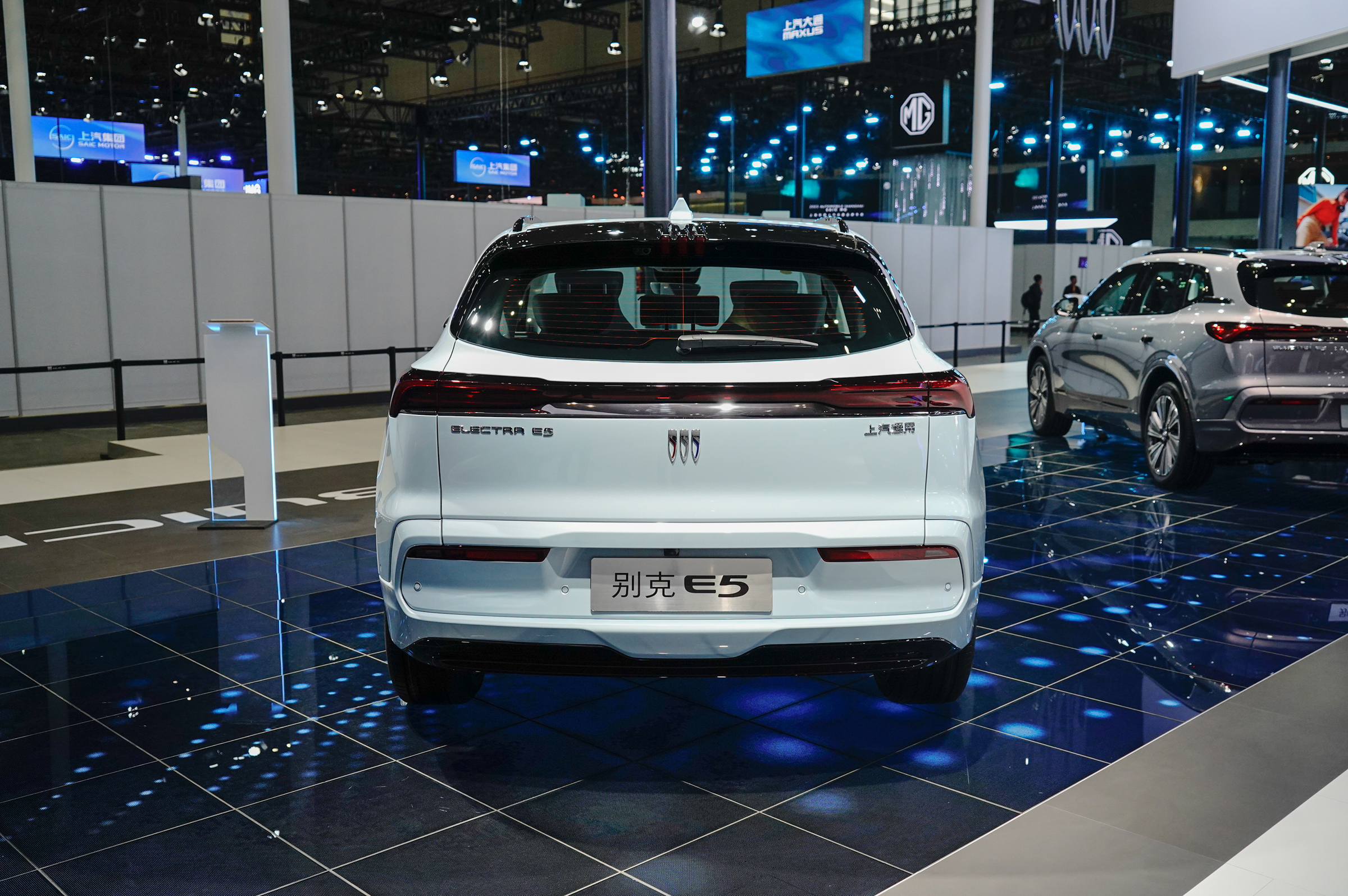 大五座智能纯电suv别克e5,纯电SUV别克E5上市降价吗