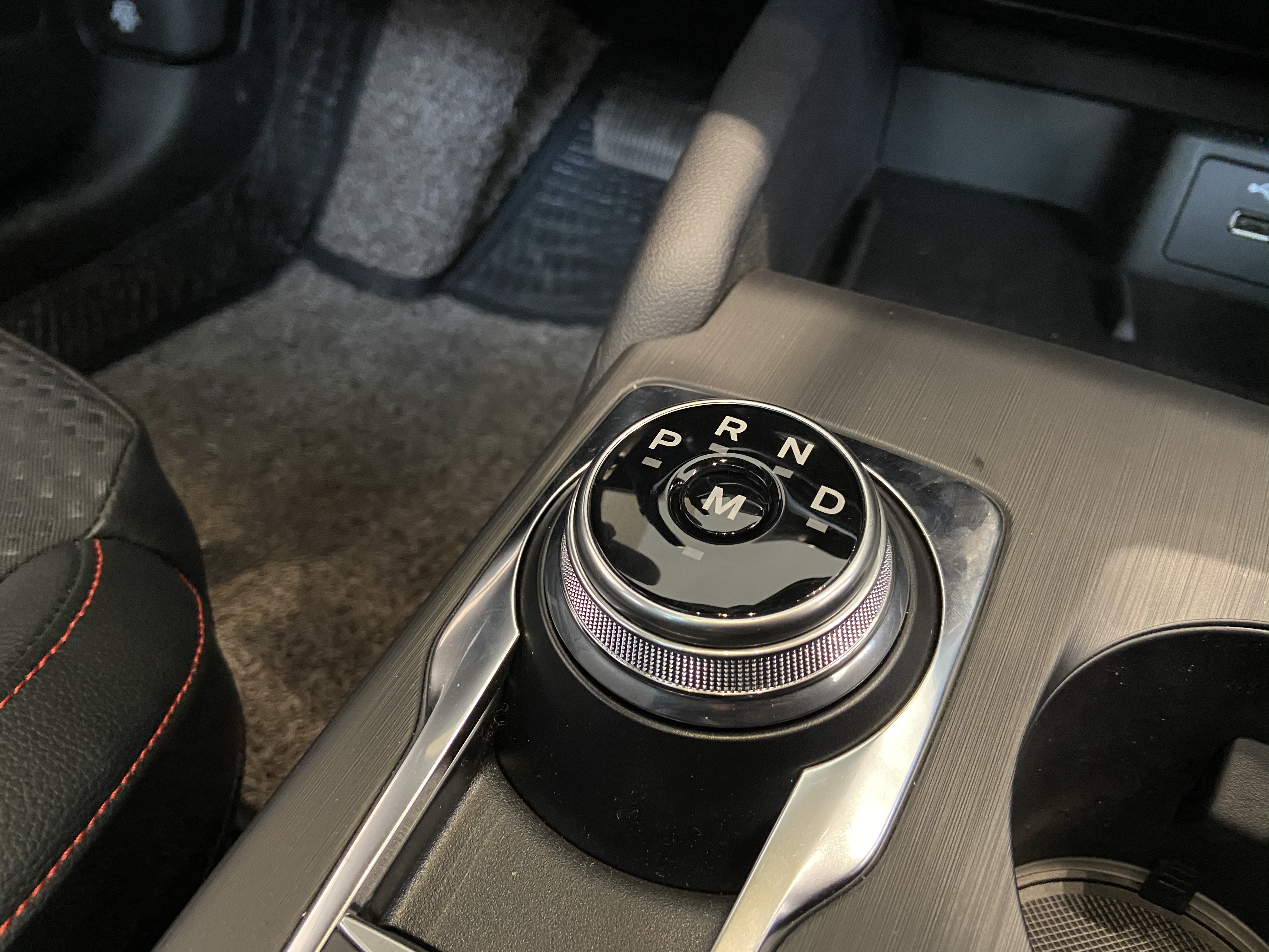 颜值在线的美式“钢炮”！运动属性拉满，实拍长安福特福克斯