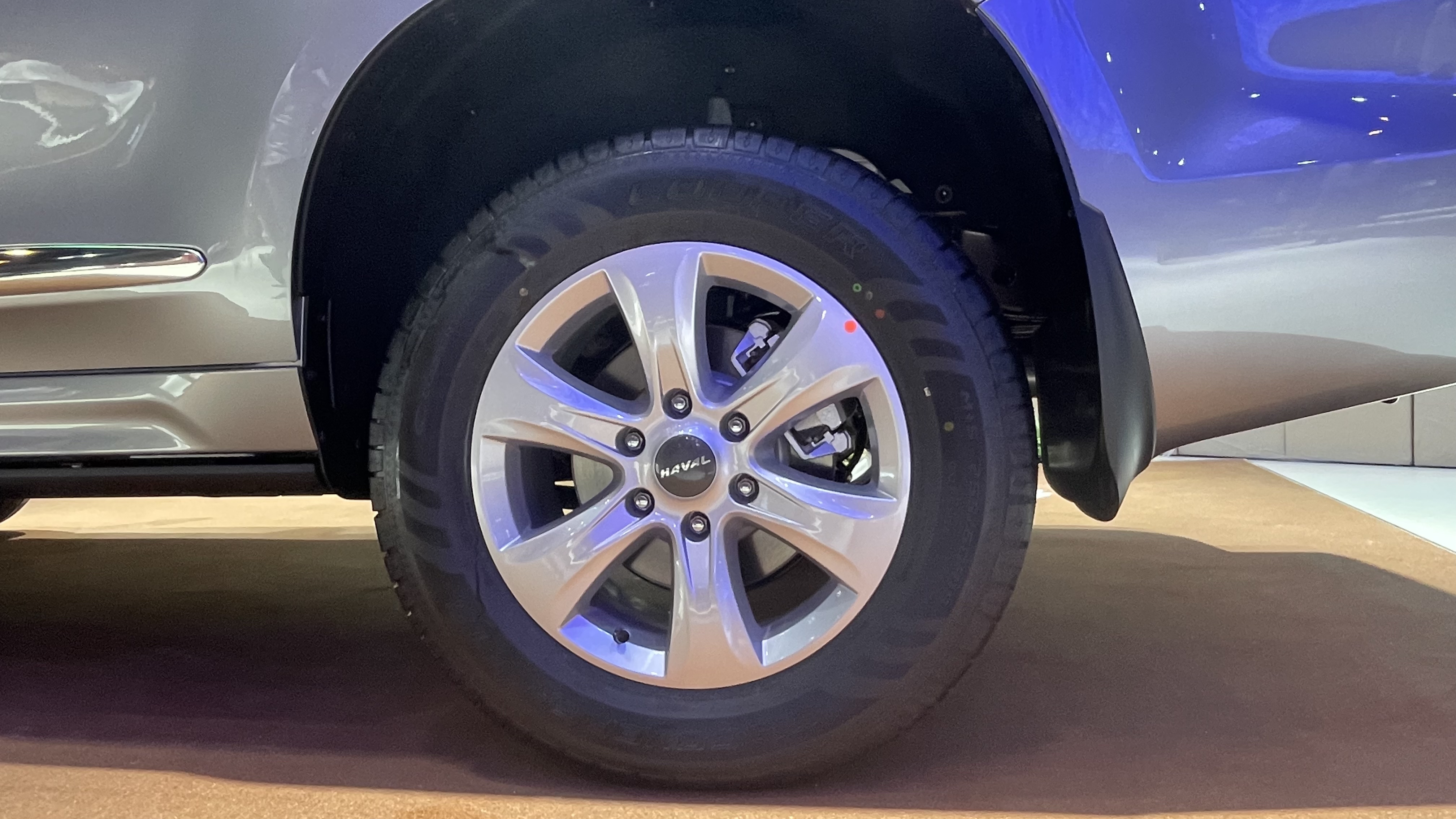 全新一代普拉多售45.98万起,普拉多2024款对比全新哈弗h9