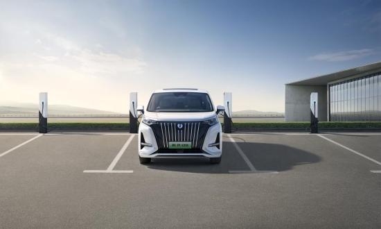 腾势d9两驱1045最新落地价,33万腾势d9落地多少钱