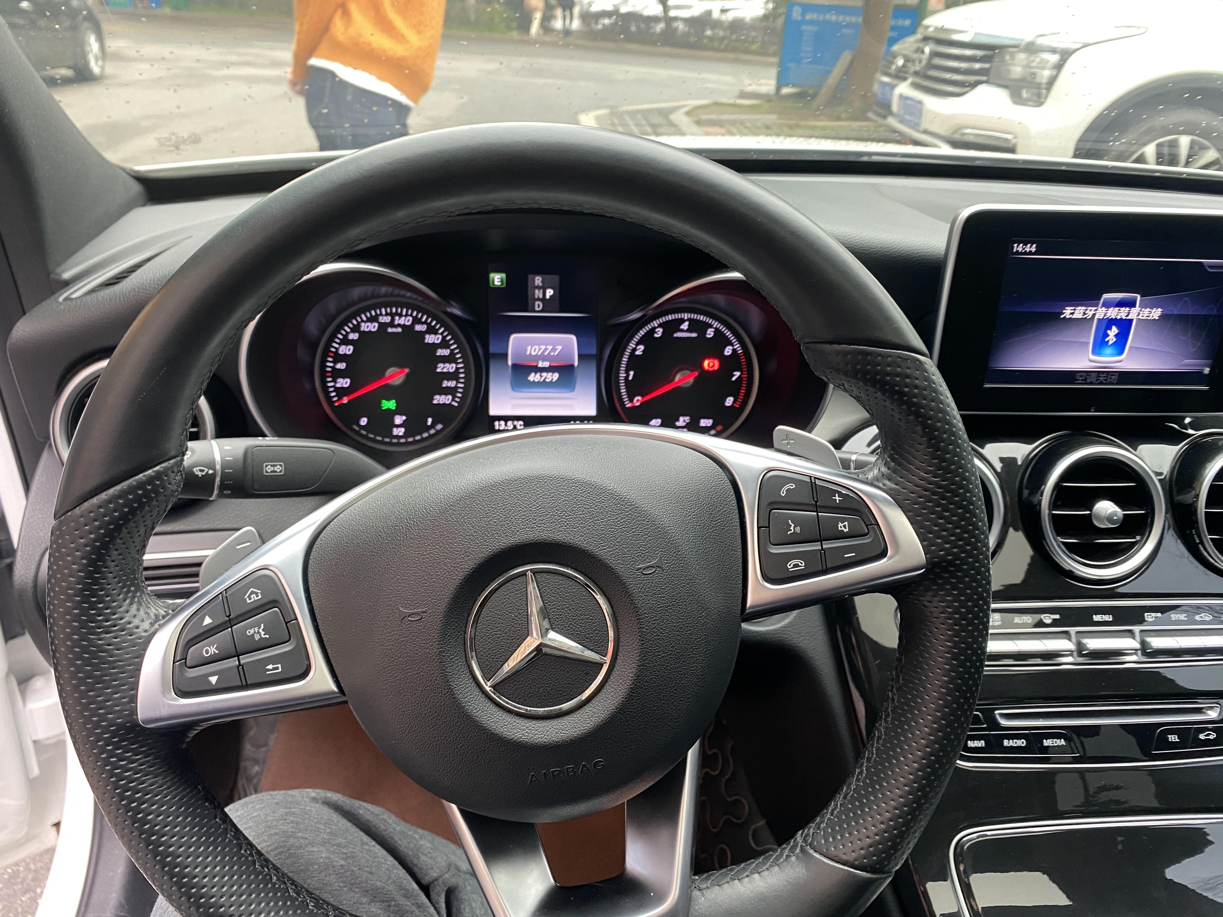 10年奔驰c200跑16万公里还能买吗,18年奔驰c200多少升机油