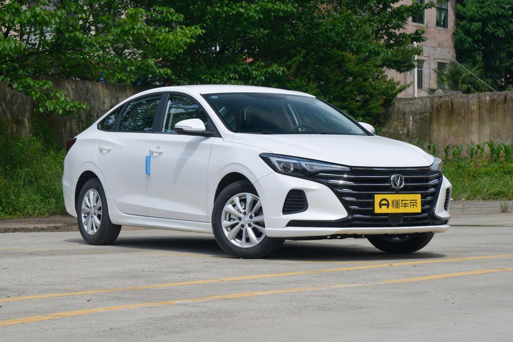 长安逸动空间大小适合家用吗,长安逸动plus后排空间凸起