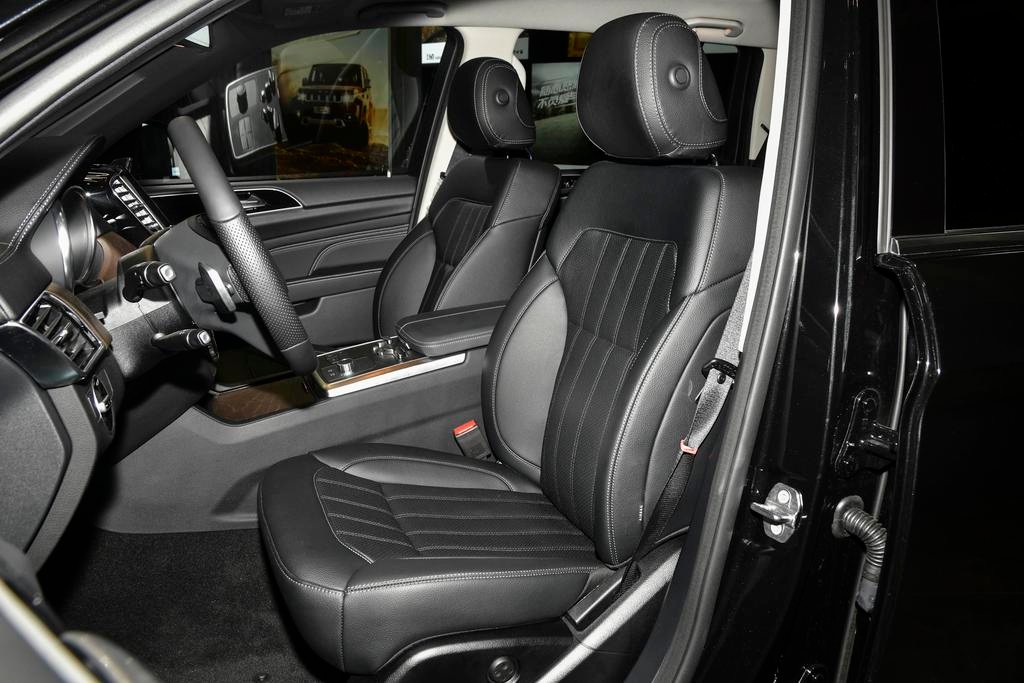 配奔驰同款引擎，搭载4.0TV8动力售价128.8万，北京BJ90实力如何