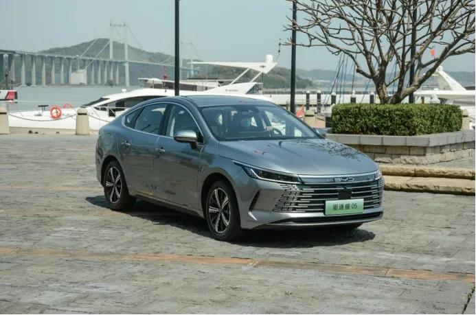 比亚迪护卫舰07和驱逐舰05哪个好,比亚迪驱逐舰05真实车主感受