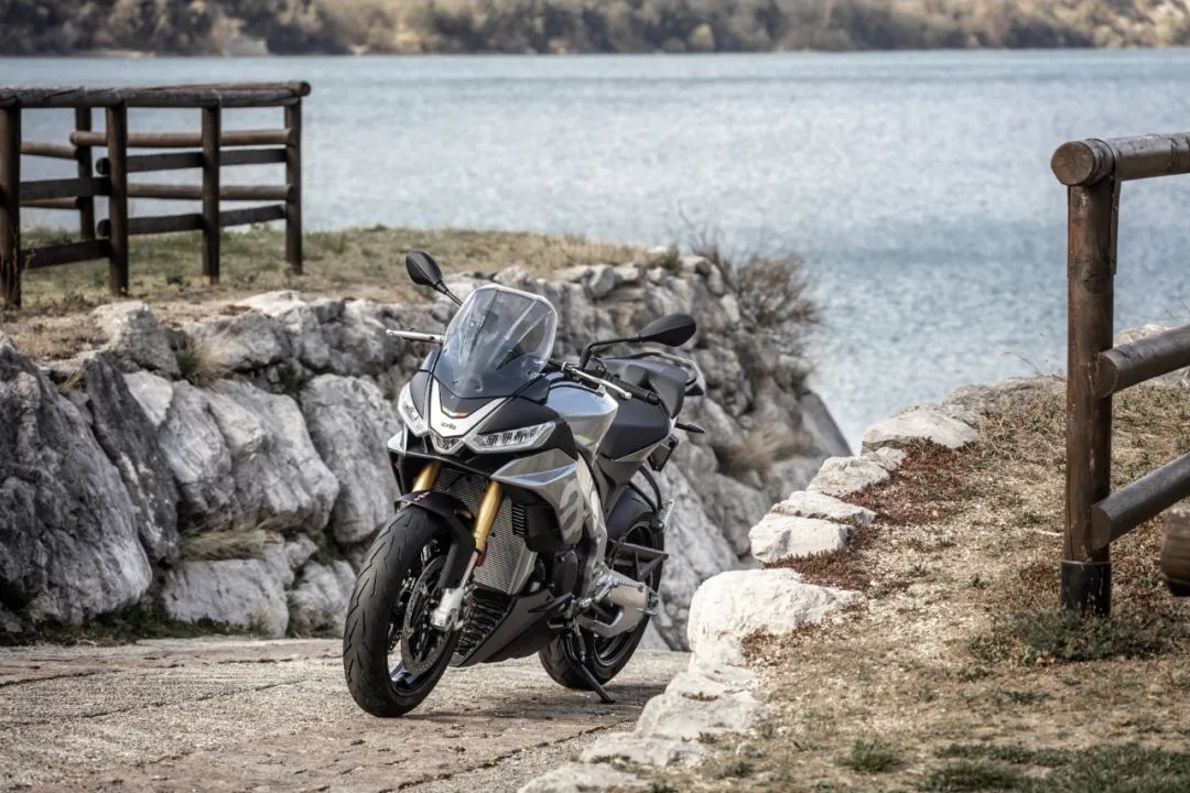 18.8万起,全新ApriliaTUONOV4街车国内正式发售