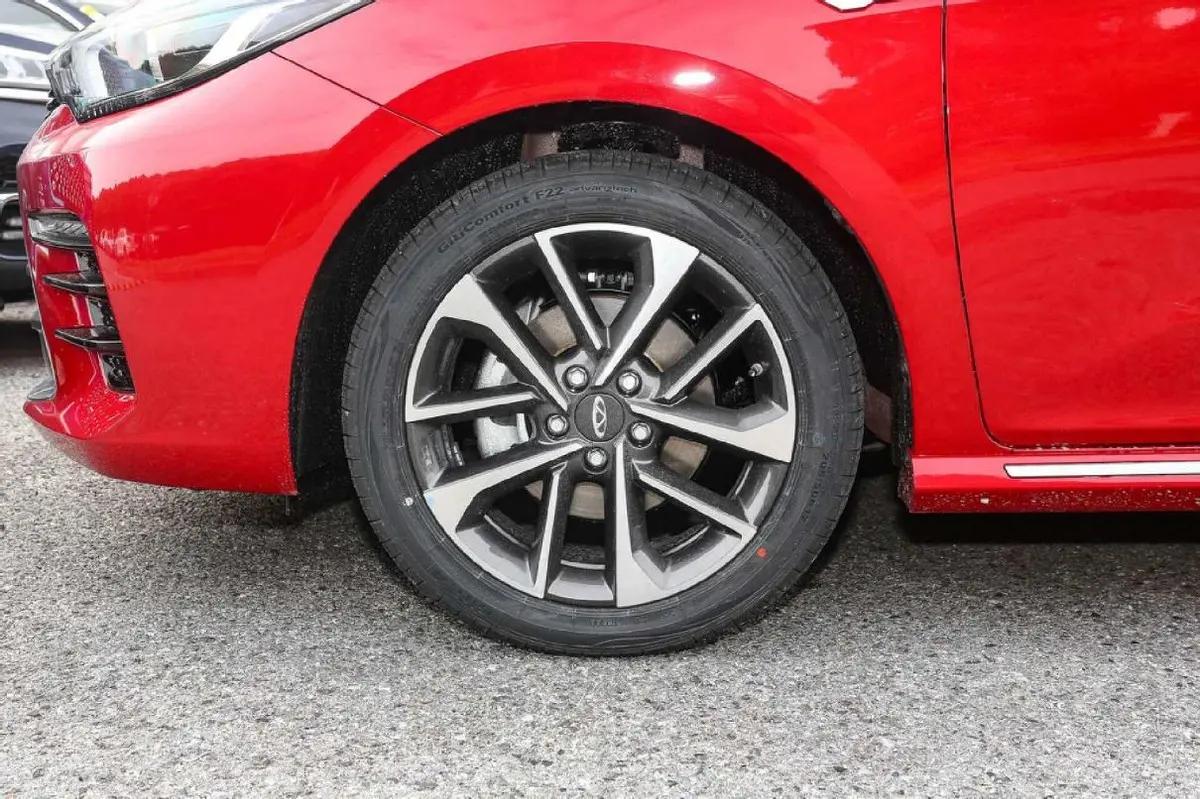 顶配9.99万，两套动力可选，全系自动挡，省油好开