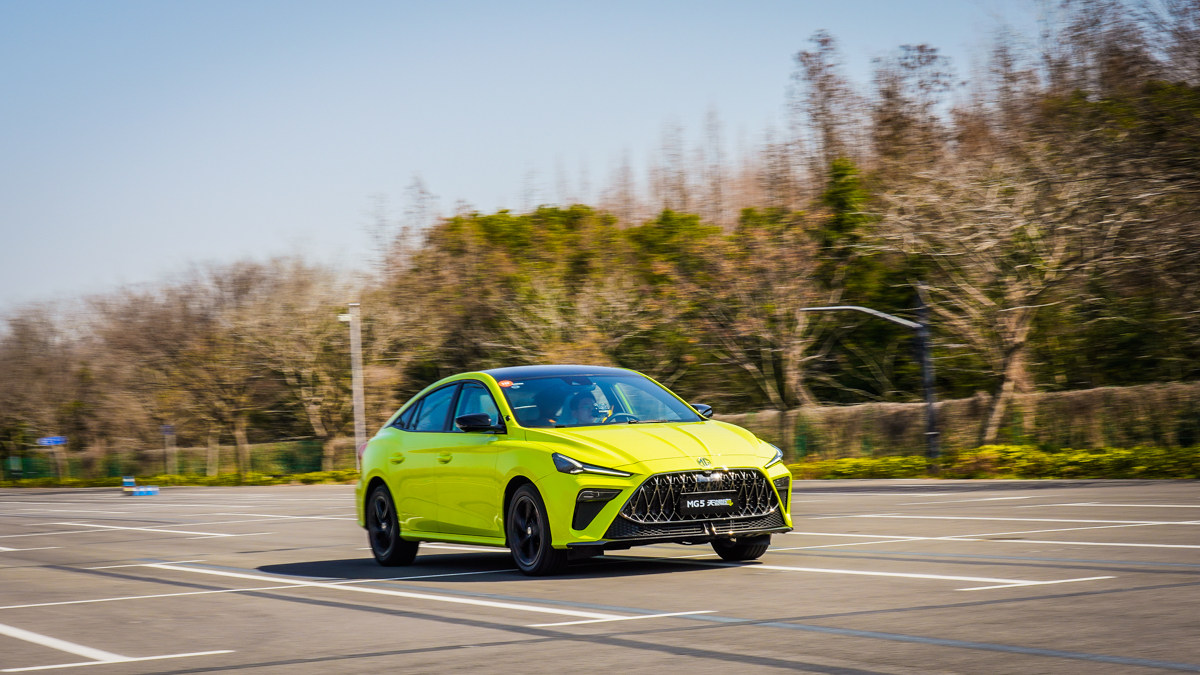 名爵mg5新款1.5t试驾,名爵mg5天蝎座豪华版测评