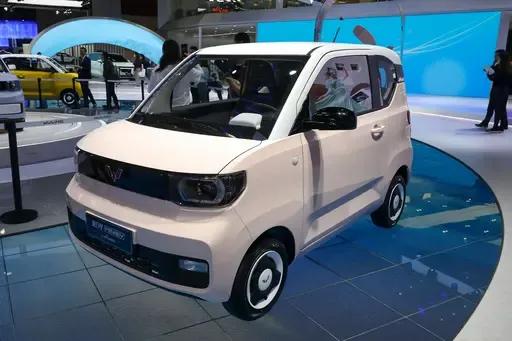 五菱宏光minievgameboy价格,东风miniev与五菱宏光马卡龙对比