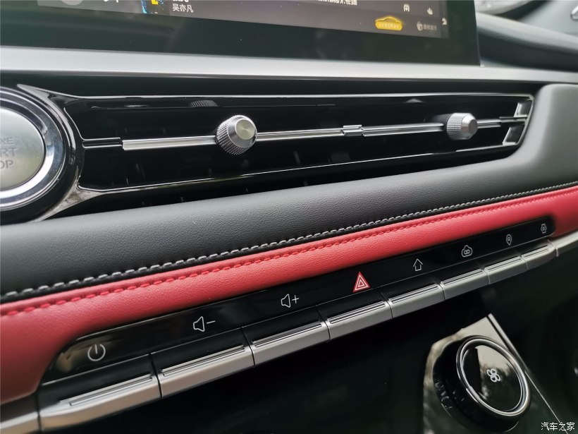 黑白分明、高性价的大白虎7与性感黑丝小姐姐的颜值大比拼！