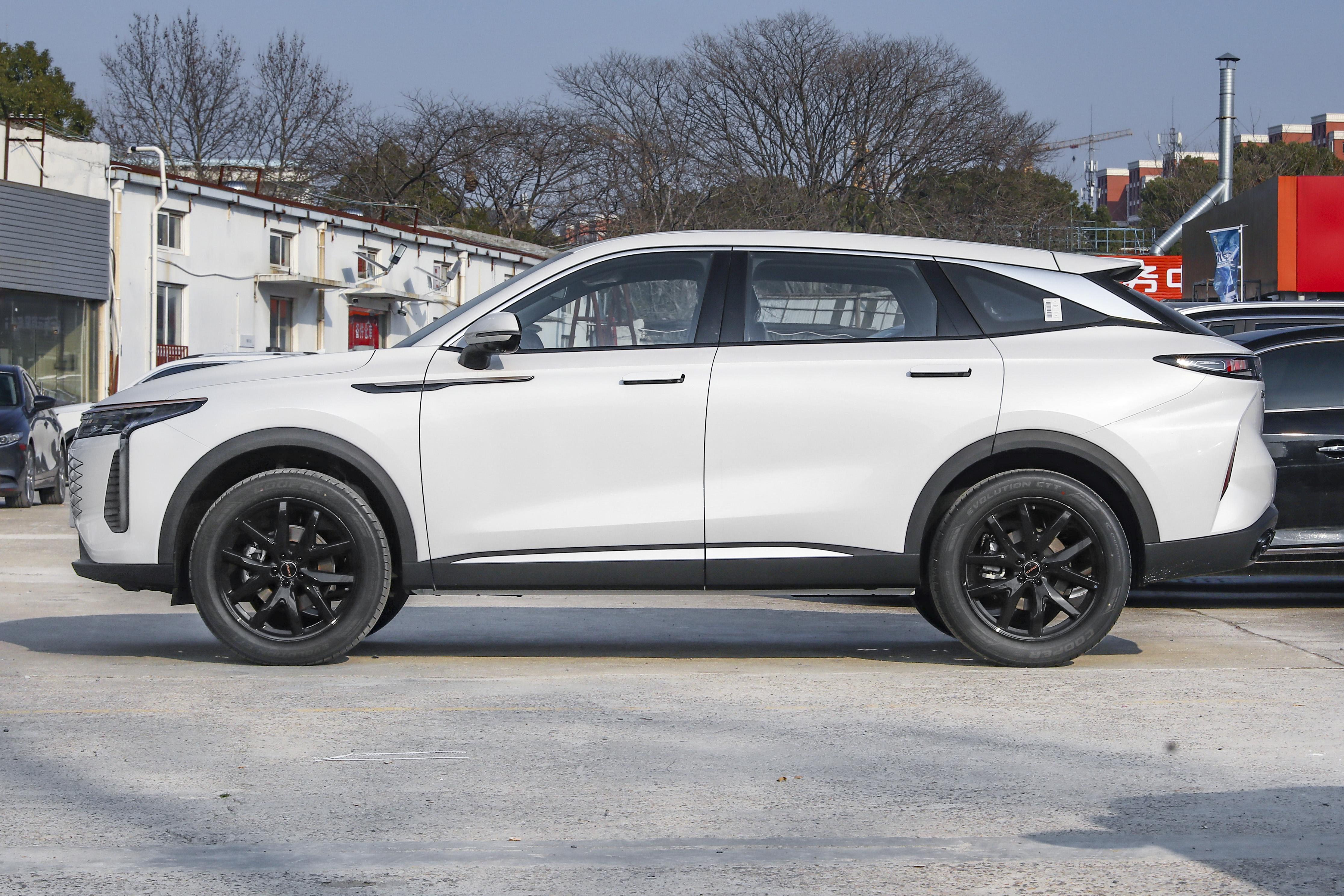 瑞虎8plus鲲鹏版对比长安cs75plus,瑞虎8plus2.0t对比cs75plus2.0t