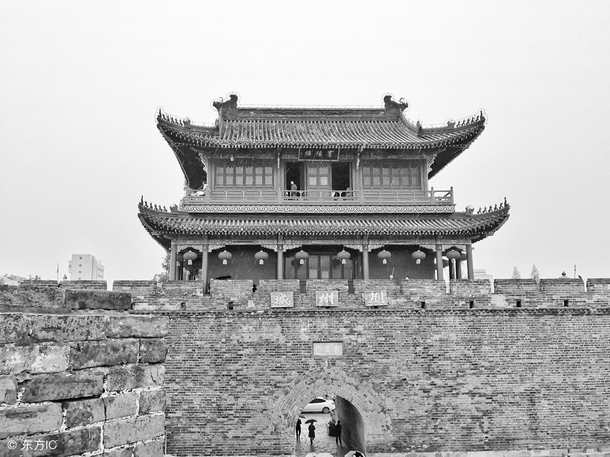 小说：小伙穿越三国，将马镫马鞍交给吕布，训练出三国顶级骑兵