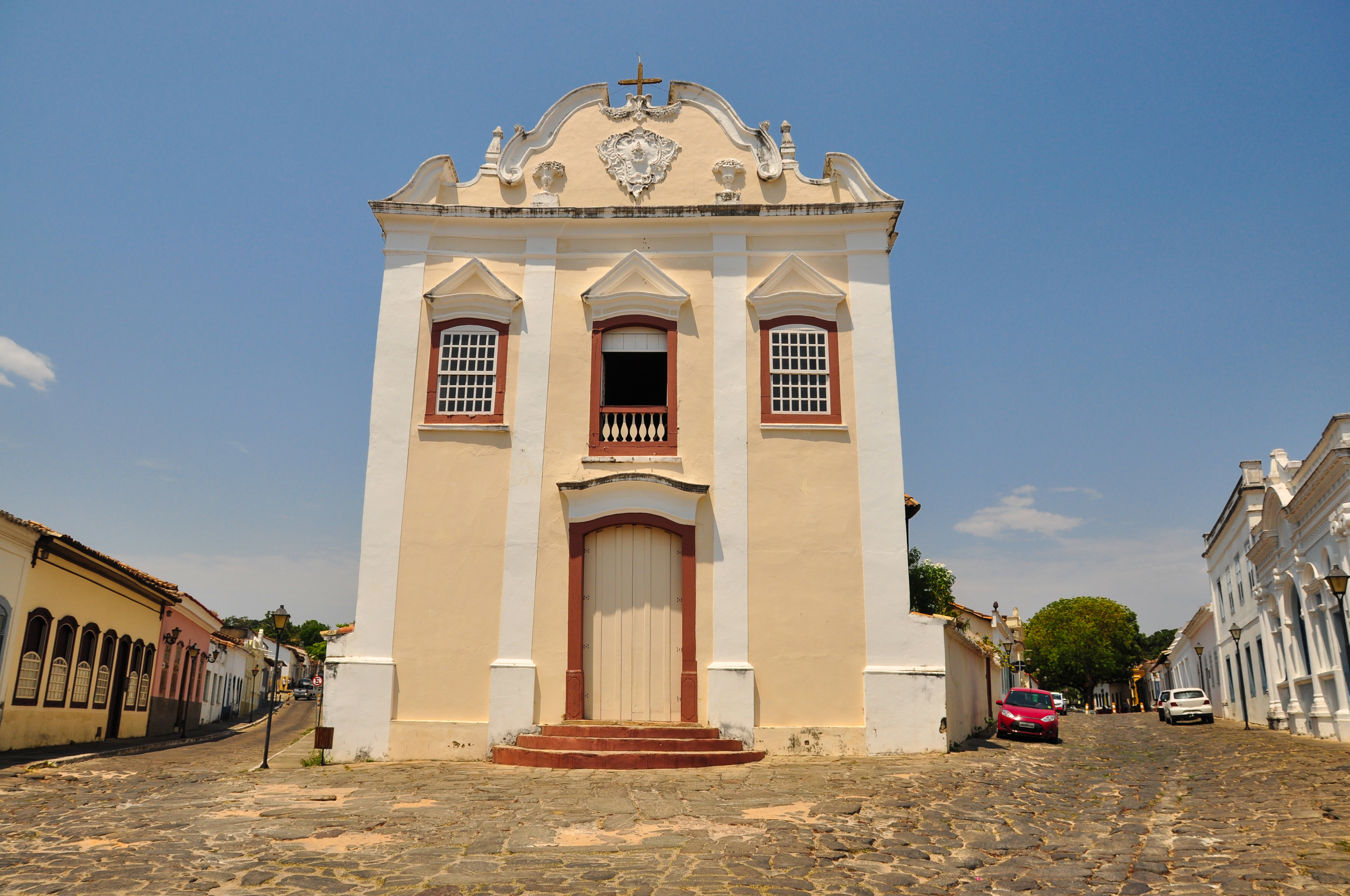 在暴风雨的海面上，他给恋人留下了一首诗，随后便消失了行踪……