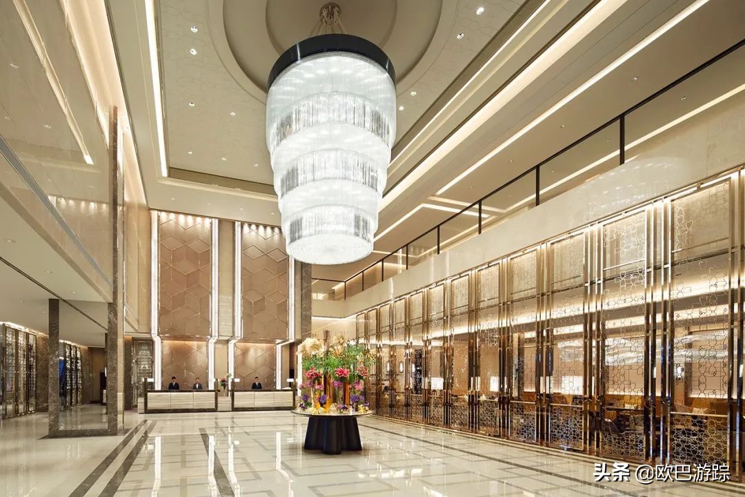 魔都四叶草洲际酒店，享缤纷自助大餐，国庆畅玩快闪啤酒节