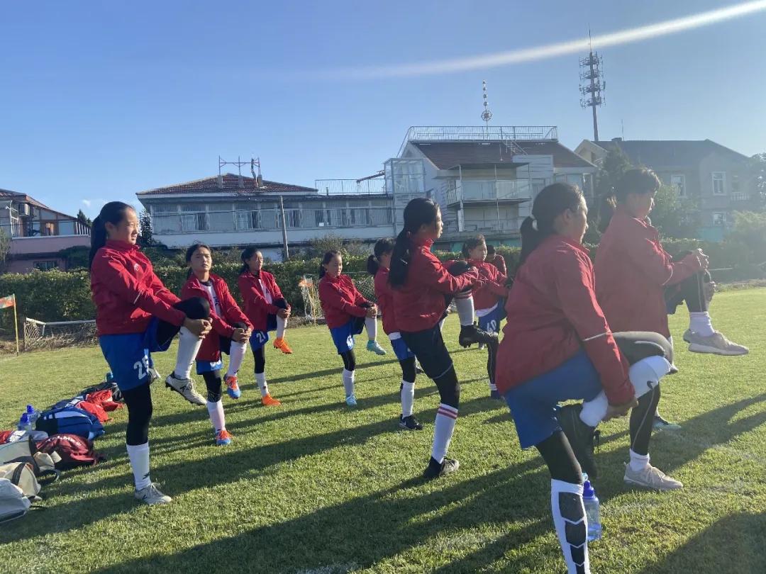 中国女孩对足球的热爱,对足球热爱的孩子