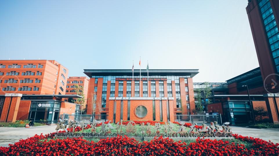 城北名校校长硬气放话：我们学校到底好不好，别问我，问我的学生