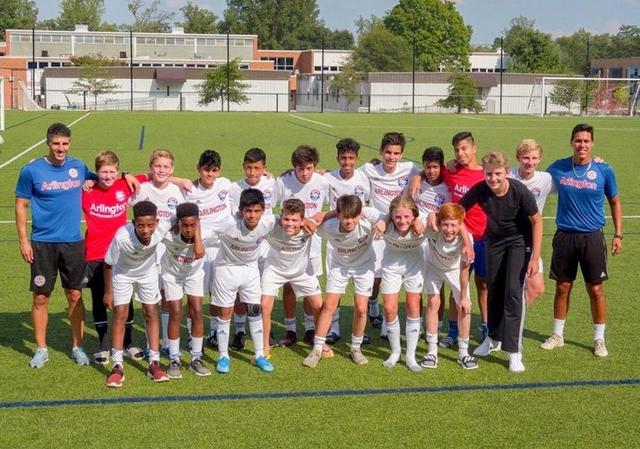 特朗普小儿子帅气爆表,特朗普跟小孩子玩球