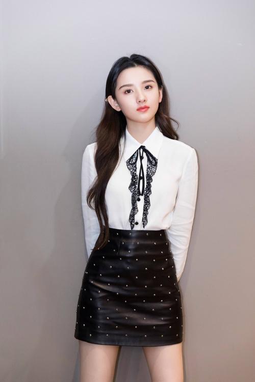 曝宋祖儿疑醉酒踢人澄清,宋祖儿喝醉酒踢路人完整版