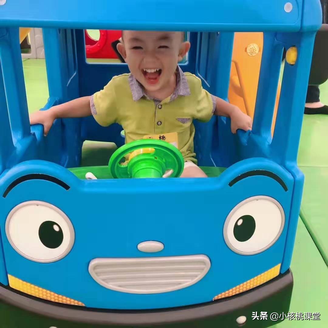 月收入一万给孩子多少生活费合适,月收入5000养3个孩子