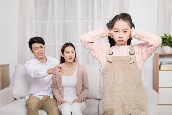 小孩10岁不喊人怎么教育,孩子十喊九不应怎么回事