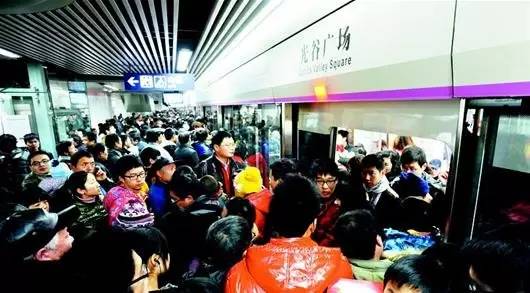 她叫九妹，在武汉做文员，月薪3000，她是这样生活的