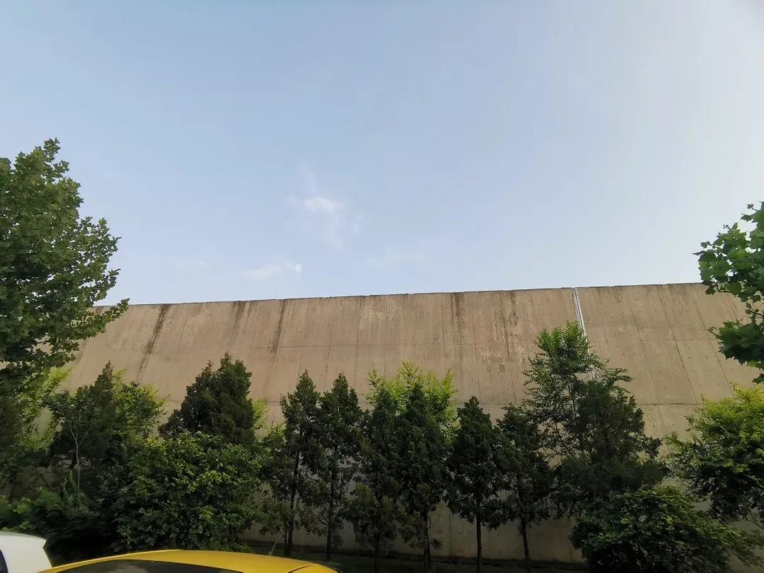 火车铁轨噪音装隔音窗,火车经过太吵隔音板真的隔音吗