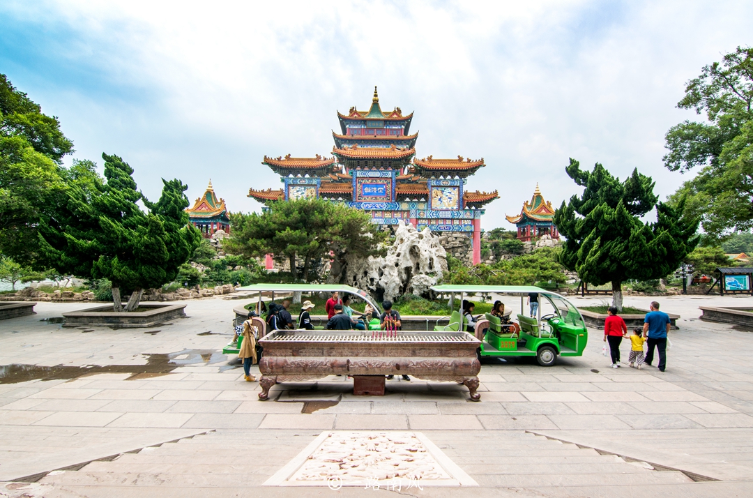 山东蓬莱有“三座仙山”,流传着长生不老药的传说,游客如入秘境