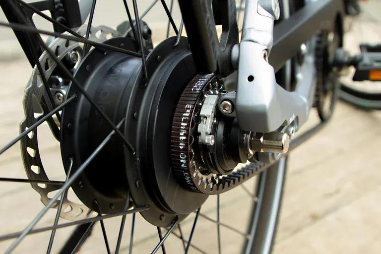 与英国蓝铃自行车其名的荷兰蹬羚自行车，出品第一台电动自行车