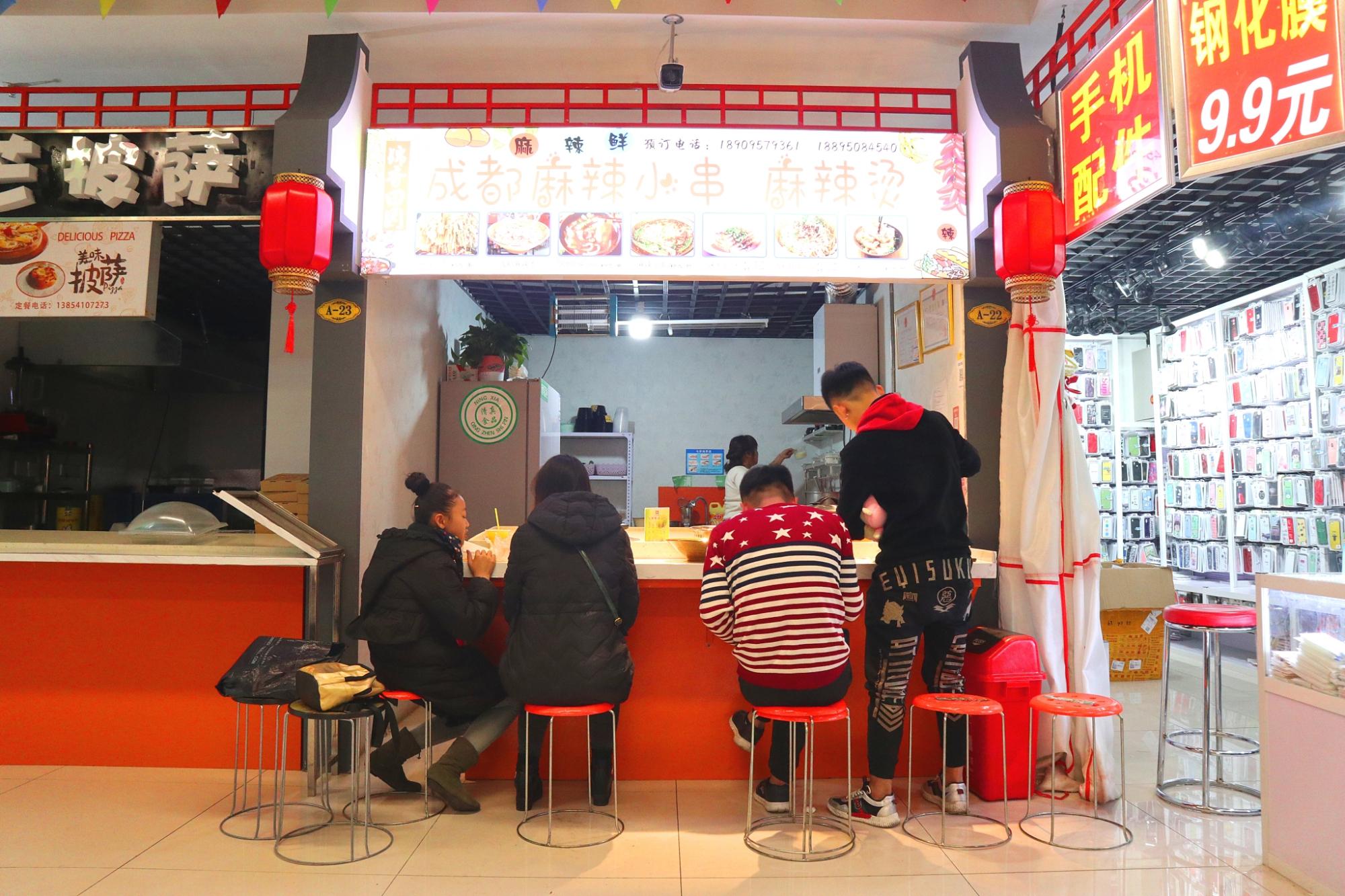 南门街上的夜市,银川夜市南门广场