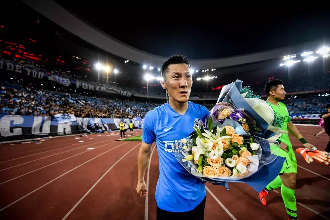 周挺踢球视频,周挺足球视频完整版