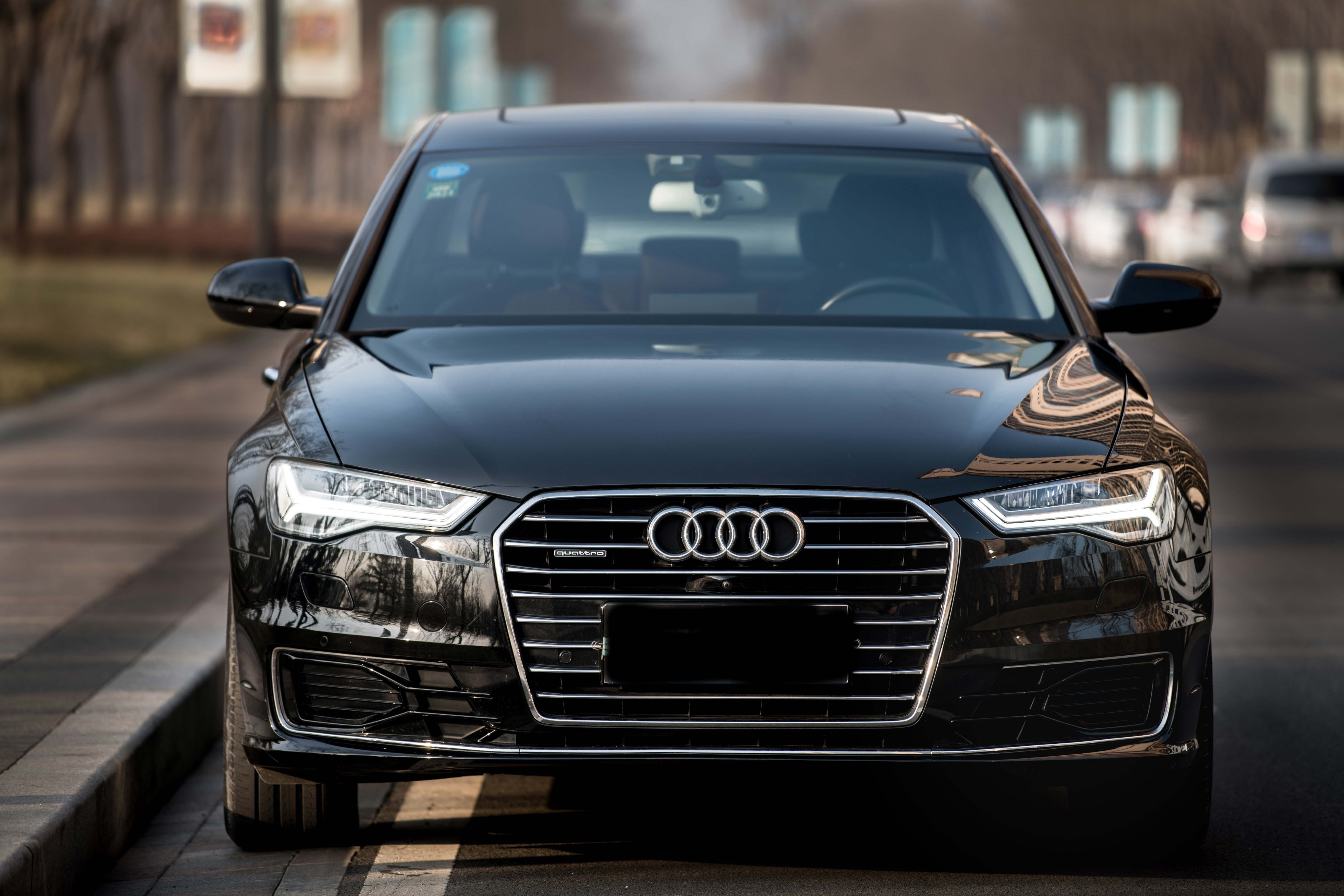 18款奥迪a6l3.0t四驱发动机,能文能武的帅哥