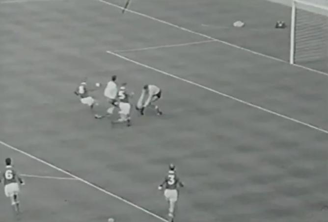 苏联黑蜘蛛,前苏联门将雅辛简介