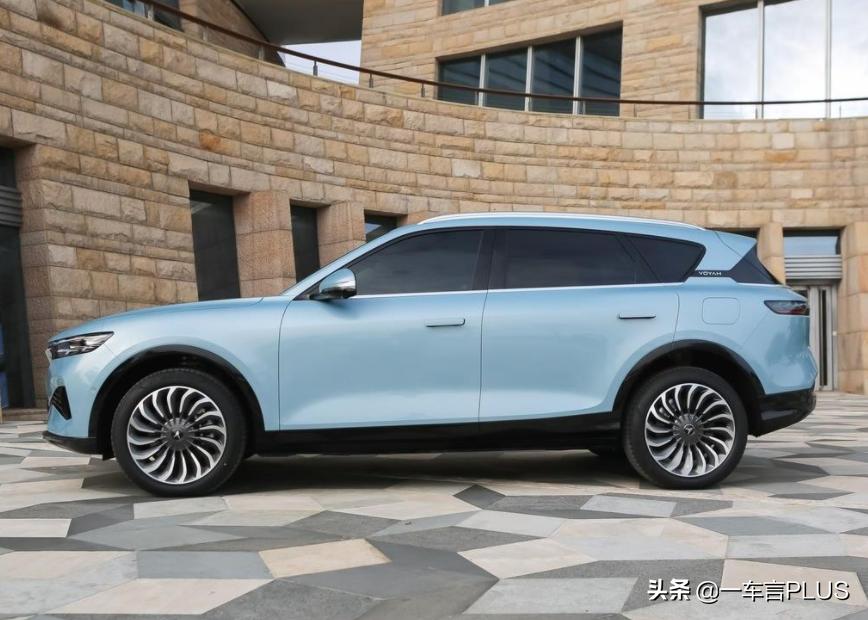 新岚图free三联屏可以升降吗,续航420公里能跑三百公里吗