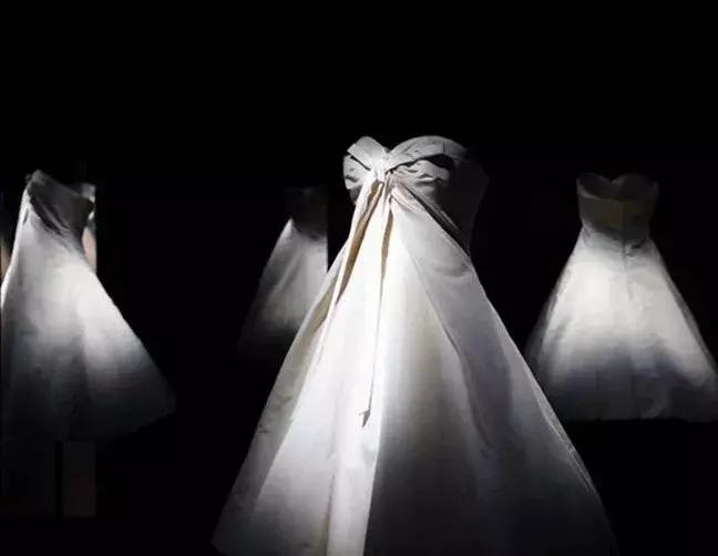 迪奥小姐爱与玫瑰展览吴谨言,迪奥小姐爱与玫瑰晚会