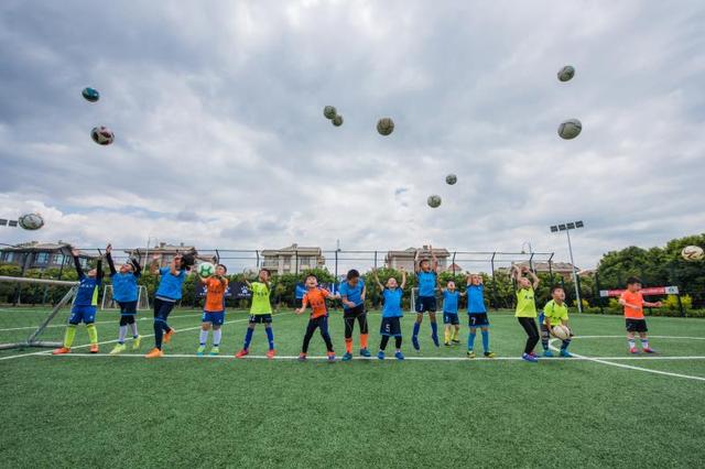 孩子踢足球算体育加分吗,孩子学踢足球有多厉害