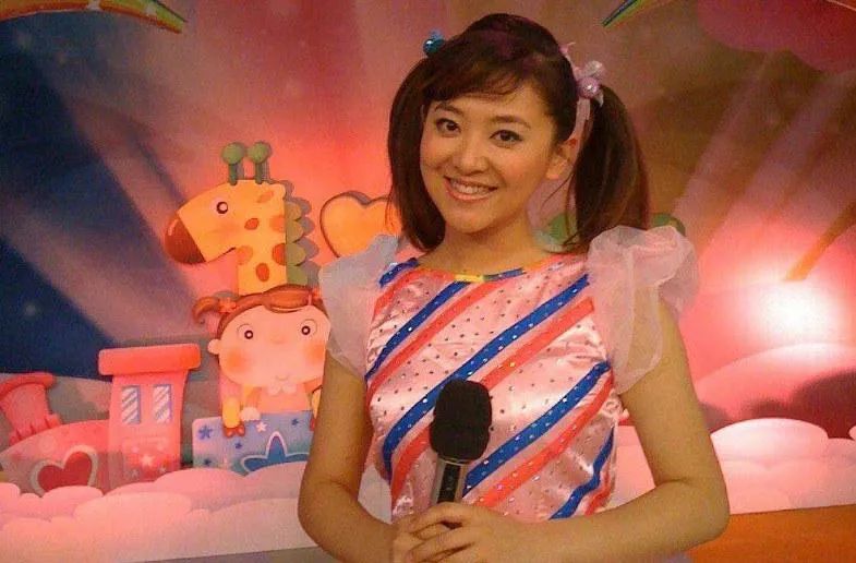 月亮姐姐王昊是讲哪个故事成名的,月亮姐姐王昊和方琼对比照片