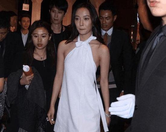 片酬500万，却欠30万成被执行人，王珞丹这几年到底经历了什么？