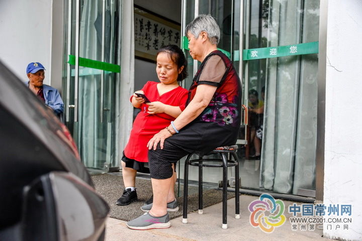 身高不足1米!常州这位“小人物”,养老服务中心的快乐天使