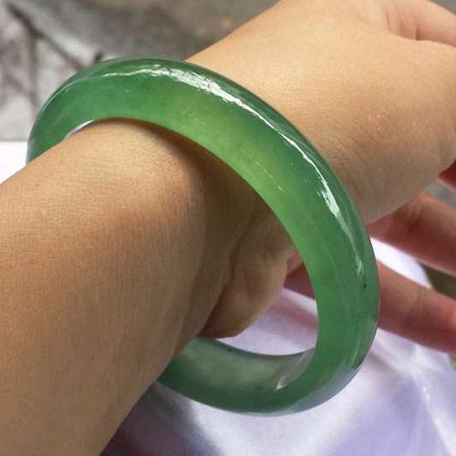 翡翠鉴别一般怎么鉴定,怎样辨别真假翡翠最有效的方法