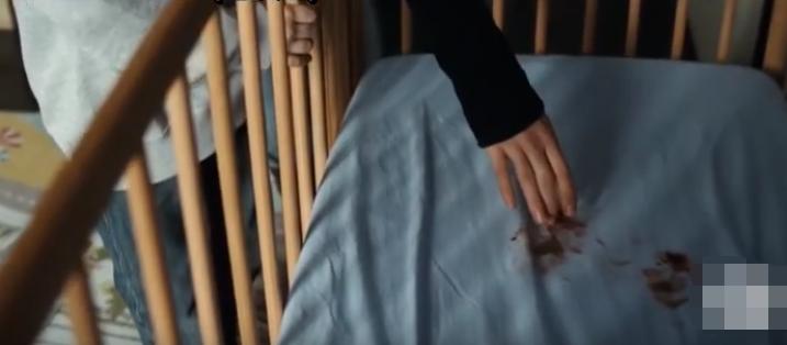 男孩背后长了一只翅膀,男孩身上长了一对翅膀是什么电影