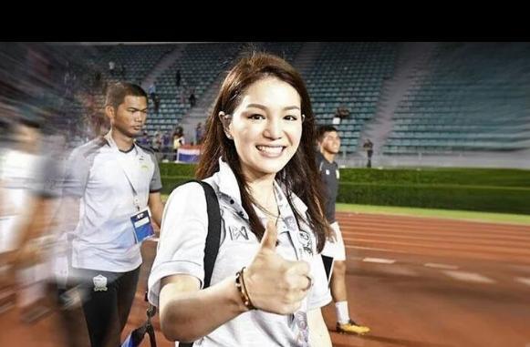 玛哈国王和诗尼娜结婚视频,诗妮娜回来了吗