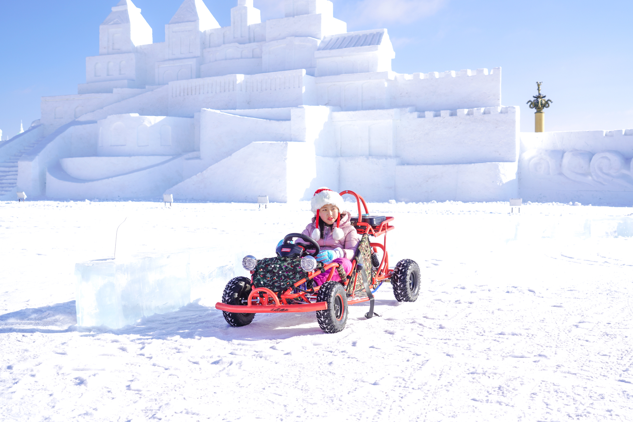 美也声声马鸣，冰雪晶莹！壮哉辽阔草原，新岁康安