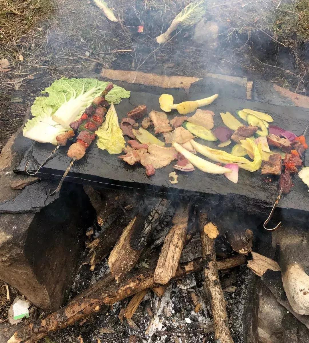 阿坝州又一处绝对秘境,雪山红石全部免费看,成都出发可耍2天!