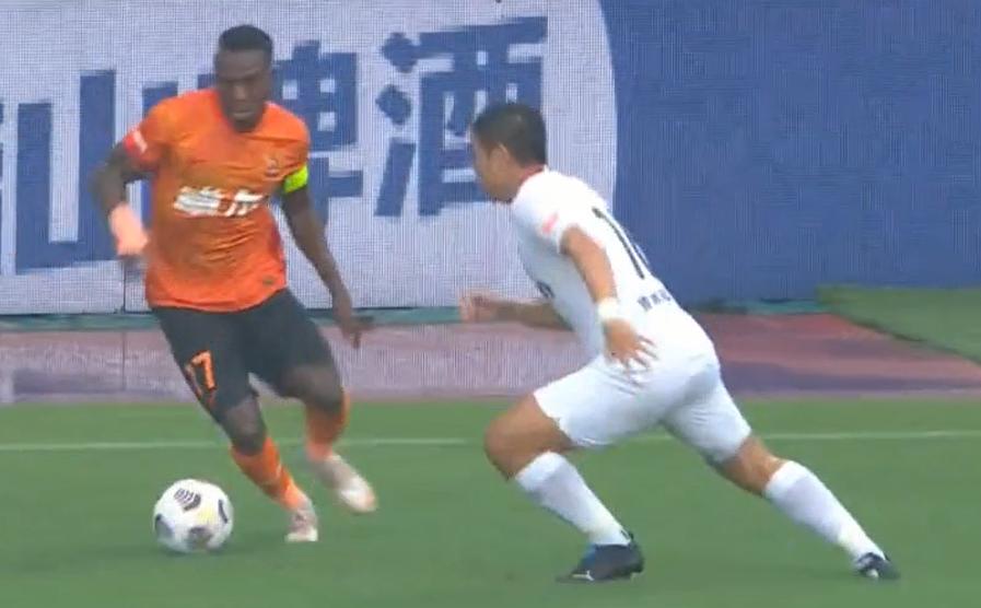 蒿俊闵抢断奥斯卡,蒿俊闵助攻戈德斯