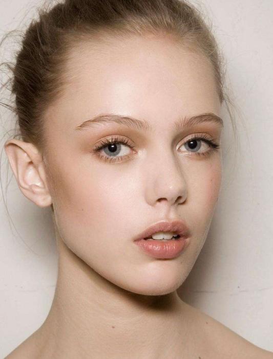 化妆为什么感觉更丑了,化妆显老的三个细节