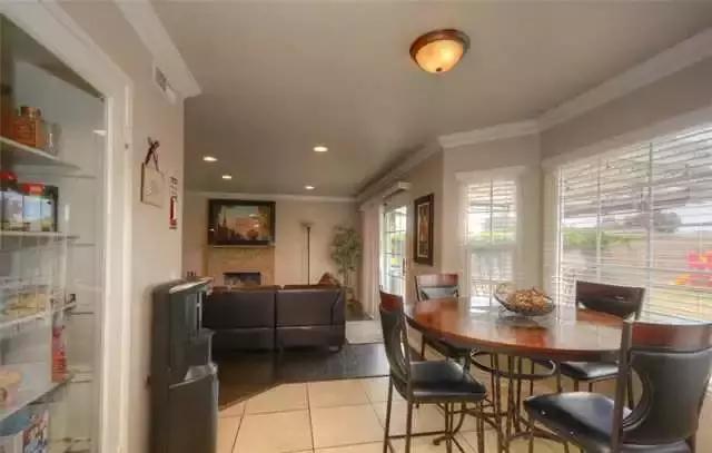 租房热门地段,破房子租五万块一个月