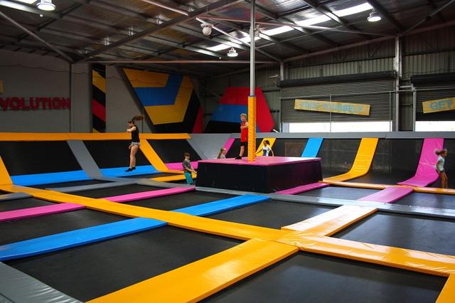蹦床公园市场前景,投资蹦床公园赚钱吗